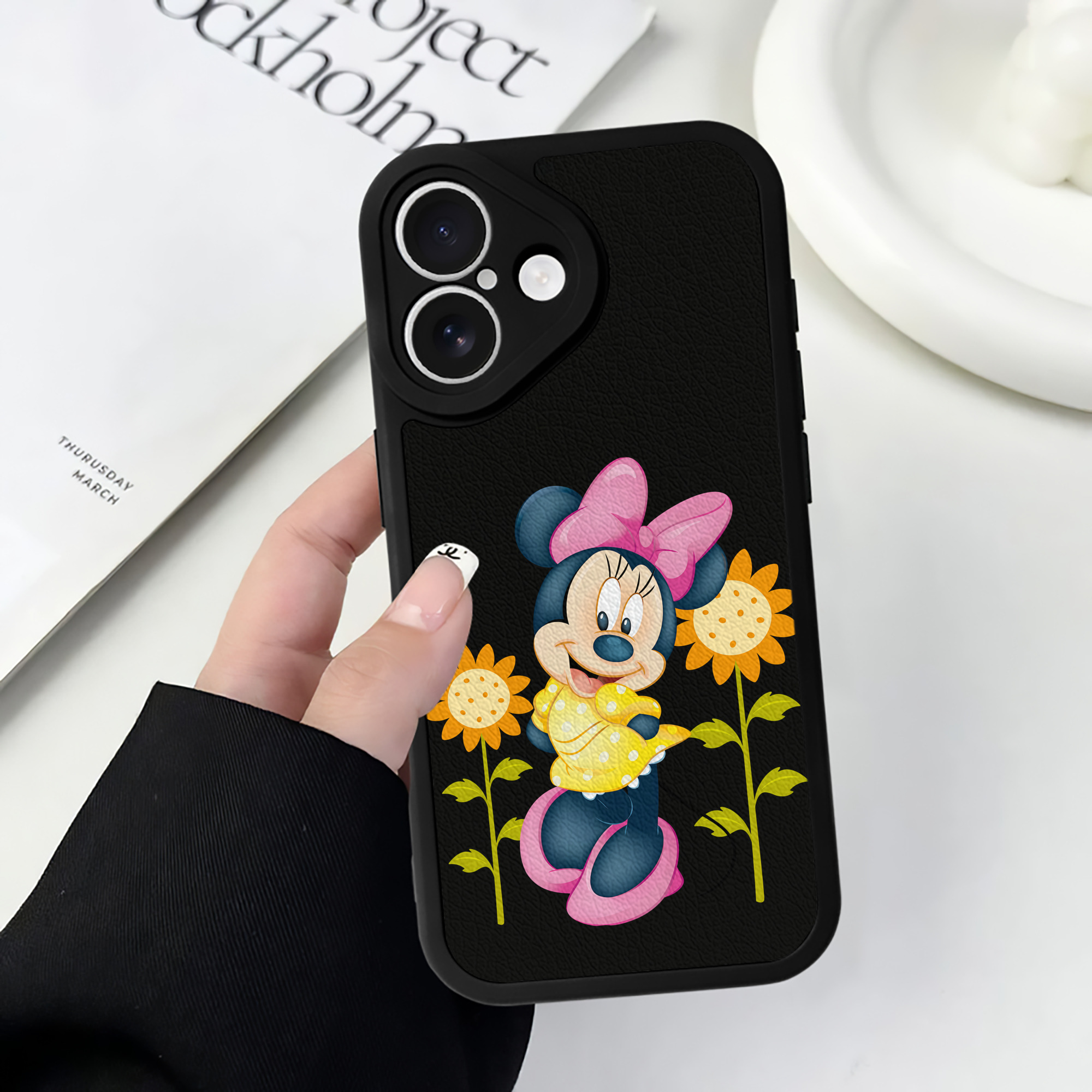 （画像用） ミッキーマウス Mickey Mouse 【iPhone 16シリーズ対応】シリコンスマホケース（レザー調） 材質：シリコン